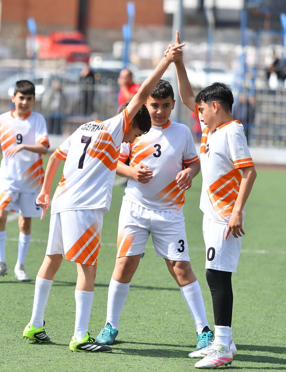 Cacabey Güle Oynaya Fi̇nalde 4 (3)