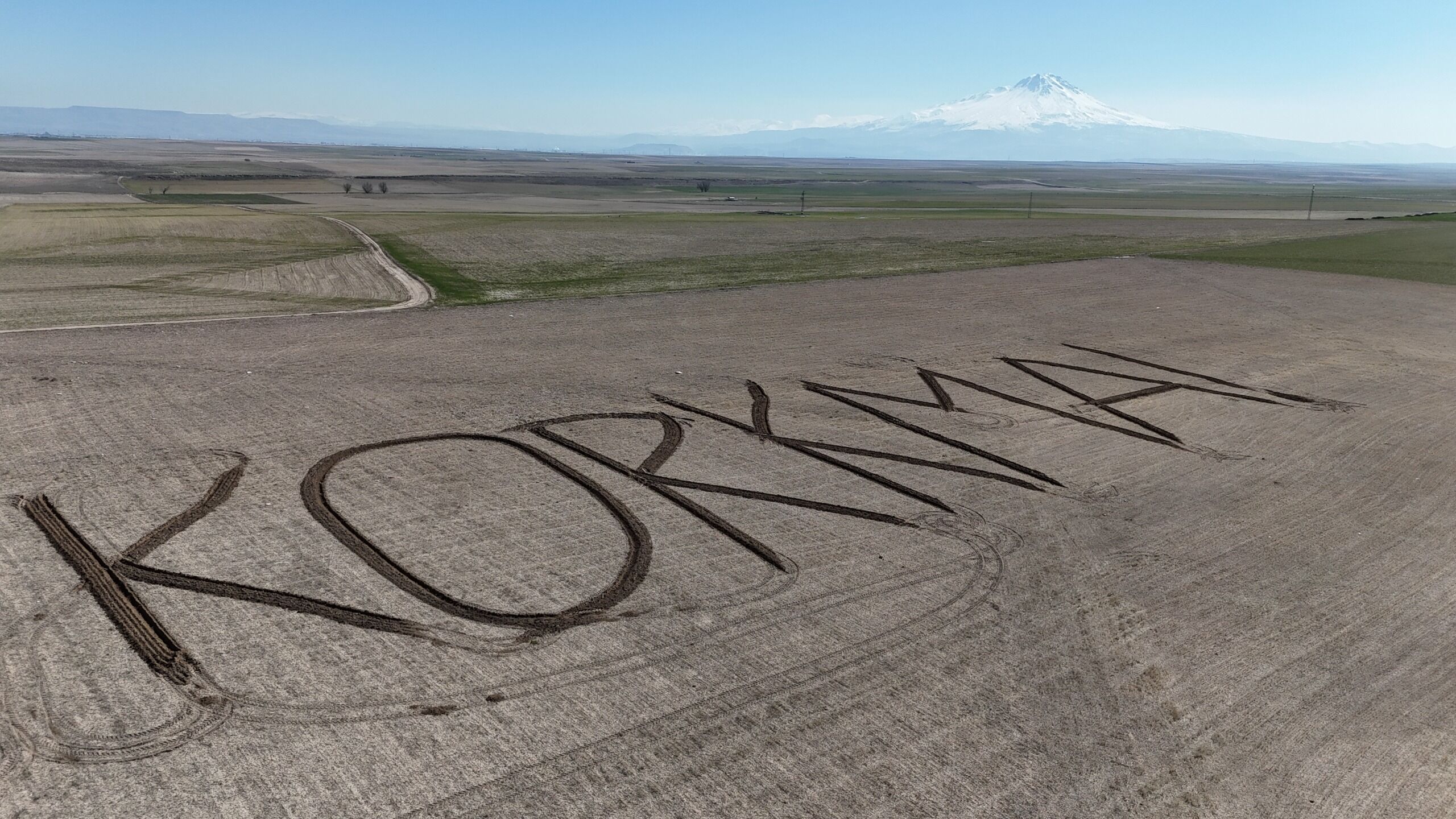 Çiftçi Tarlasına Traktörle Korkma Yazdı2