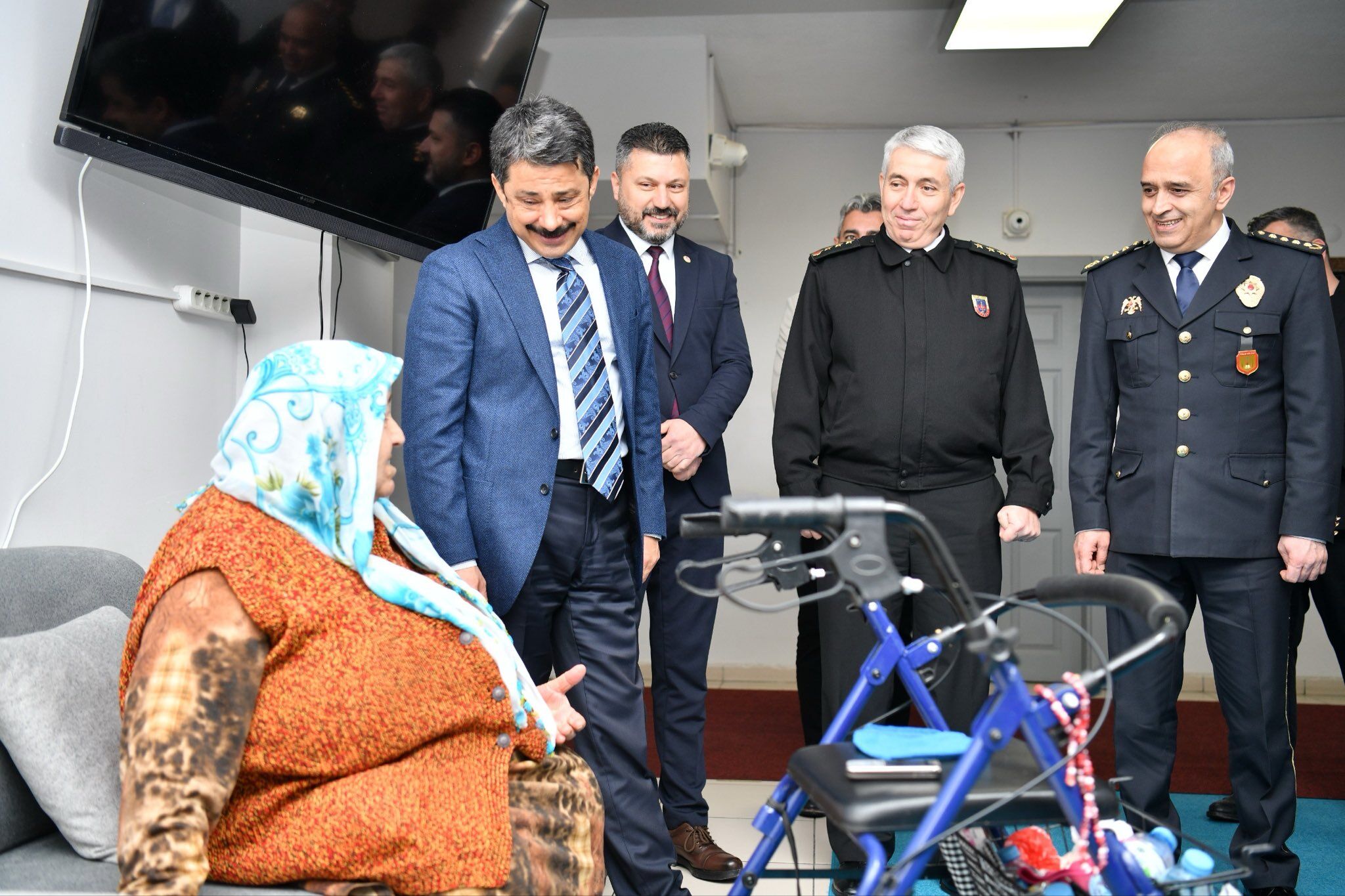 H D3 Z Nmp W U A A H F3