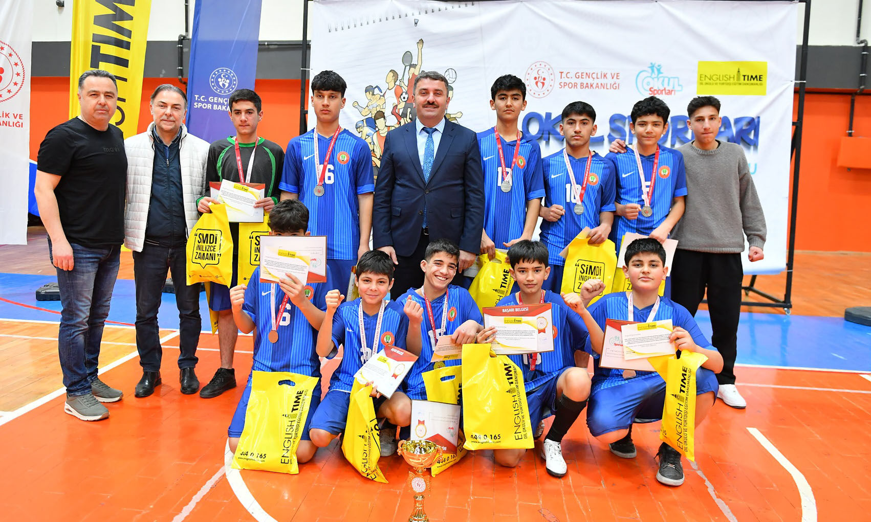 İmam Hatip Ortaokulu’ndan Futsalda Büyük Başarı (2)