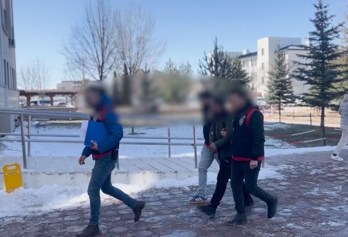 Kadın Kıyafetiyle Hırsızlık Yapan 3 Zanlı 2