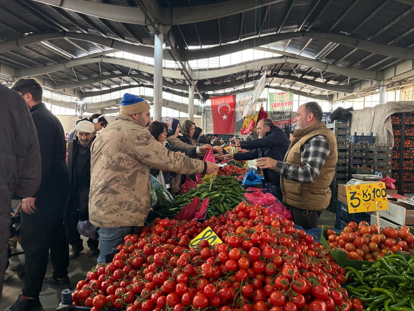 Kırşehir’de Cüzdanlar Boş, Poşetler Hafif