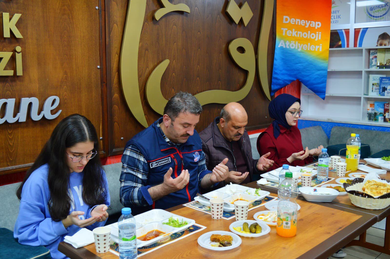 Kırşehir’de Gençler Iftar Sofrasında Buluştu (1)