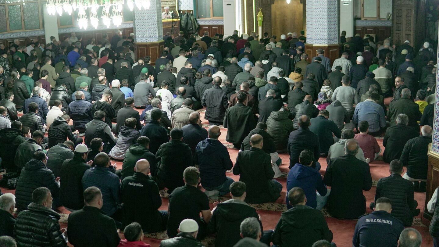 Kırşehir’de Kadir Gecesi Coşkusu Gönüller Hoca Ahmet Yesevi’de Buluştu