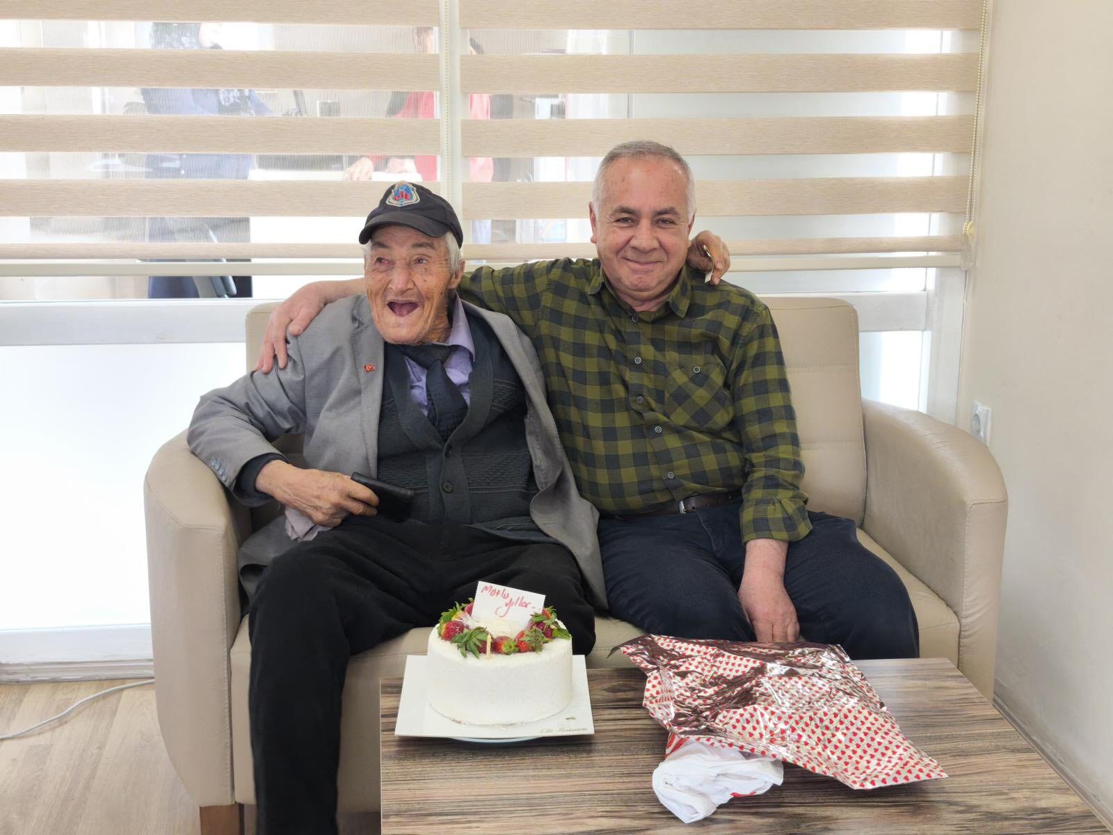 Kırşehir’de Naci Amca Doğum Gününde Unutulmadı2