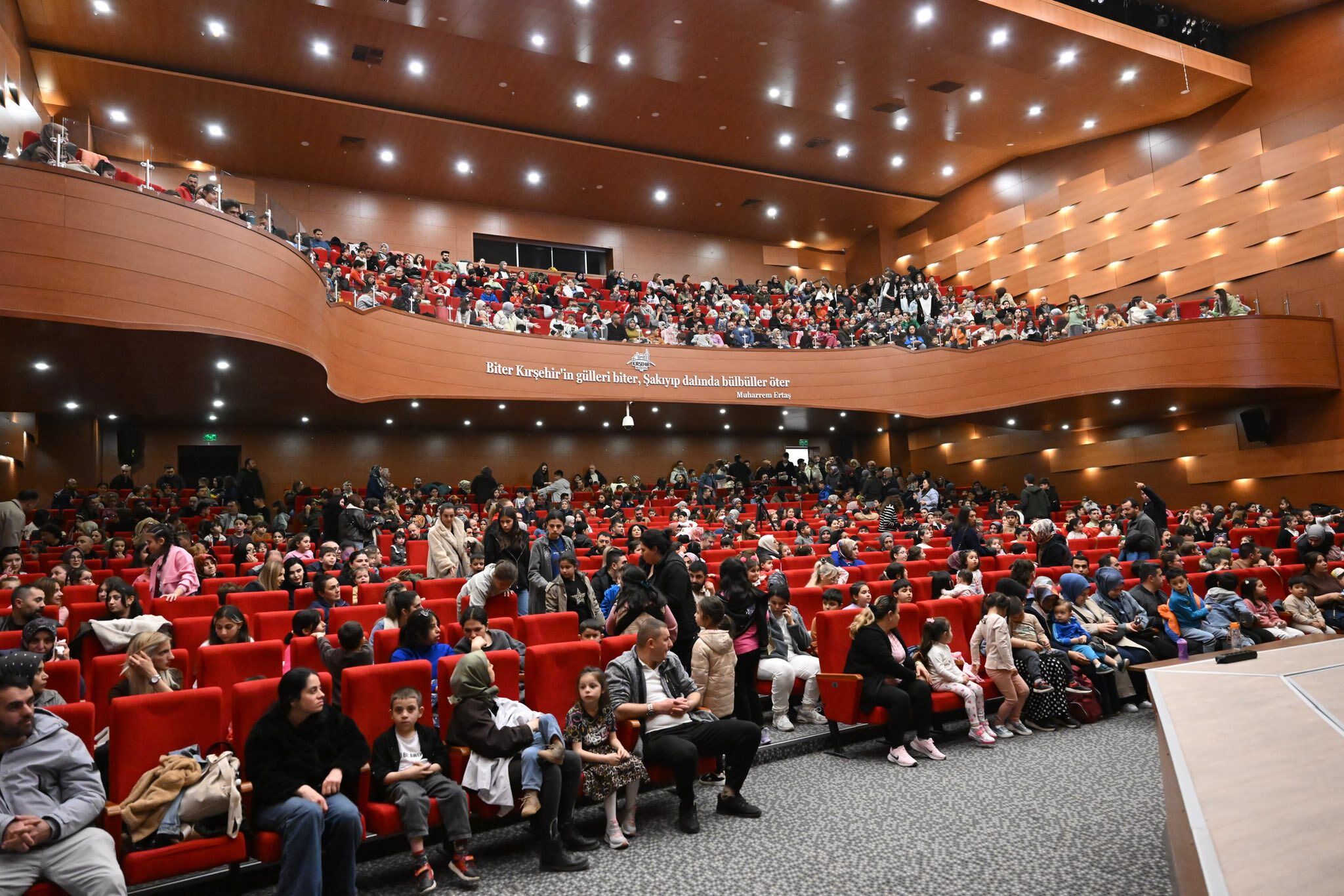 Kırşehir’de Polly’nin Maceraları Minik Seyircileri Büyüledi1