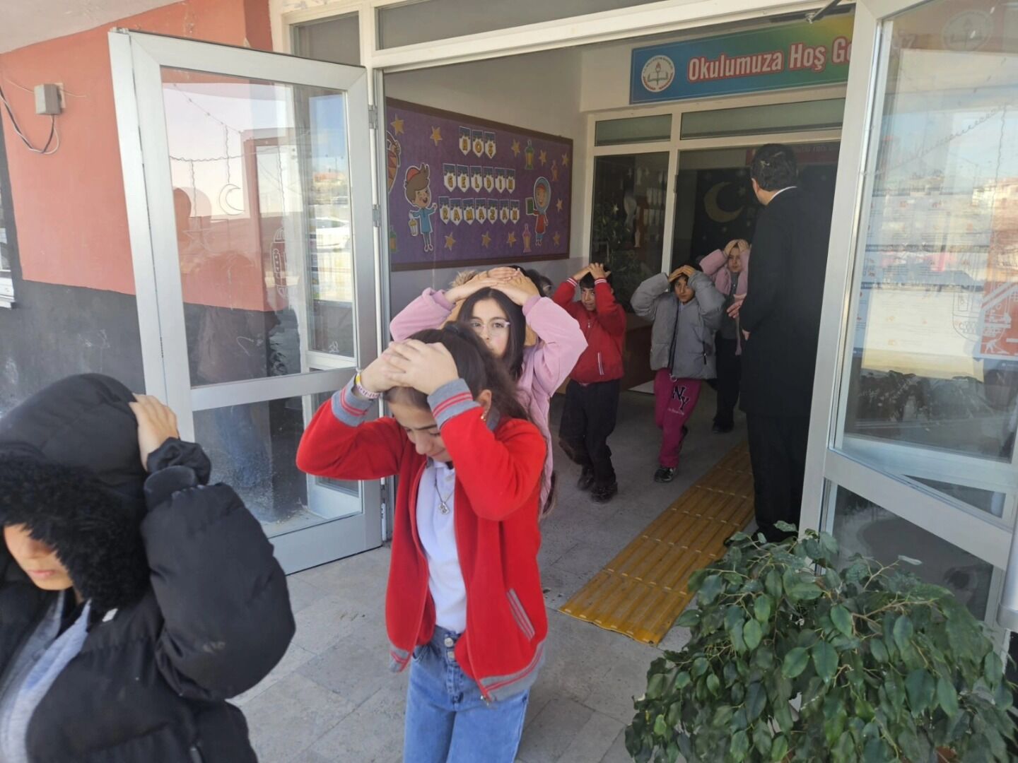 Mucur’da Öğrenciler Deprem Ve Yangın Tatbikatında Bilinçlendi3