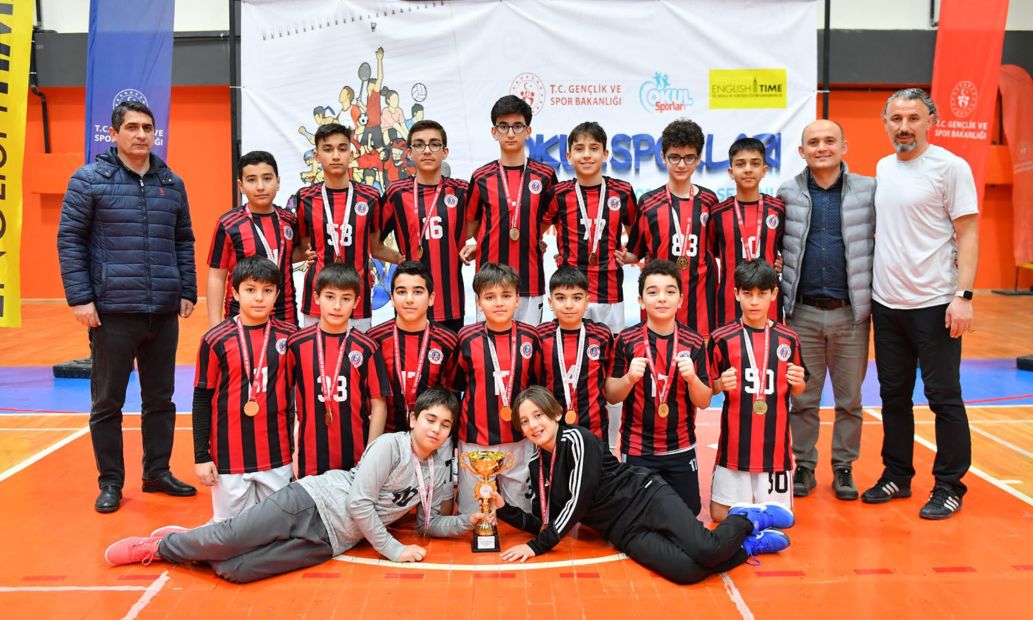 Ömer Halisdemir Ortaokulu Futsalda Yine Şampiyon (2)