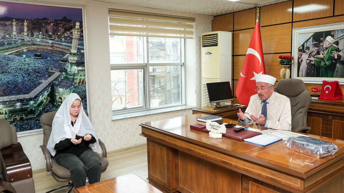 Rus Asıllı Julia, İslam’ın Huzuruna Kırşehir’de Adım Attı1