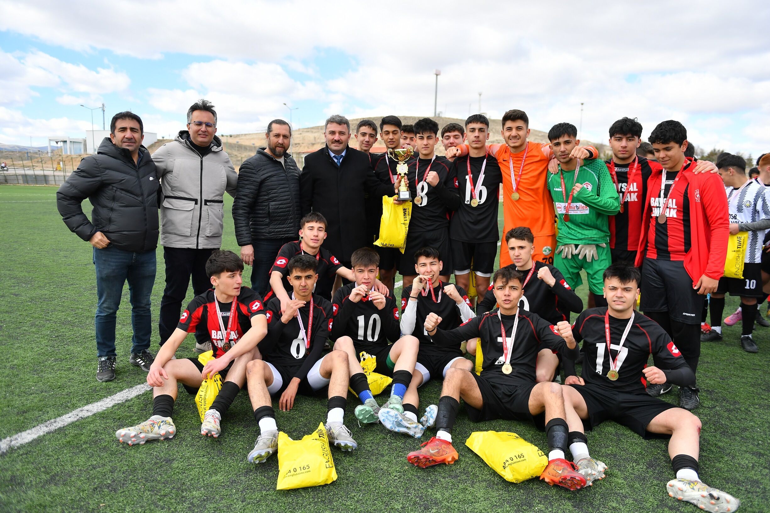 Şampi̇yon Mehmet Aki̇f Ersoy Li̇sesi̇ Oldu (3)