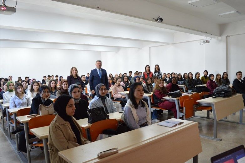 Spor İl Müdürü Çakmakçı Hemşirelik Öğrencileriyle Buluştu (1)