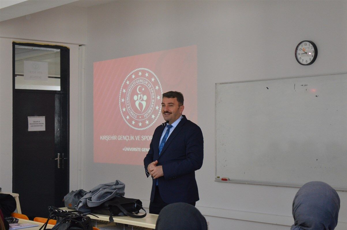 Spor İl Müdürü Çakmakçı Hemşirelik Öğrencileriyle Buluştu (3)