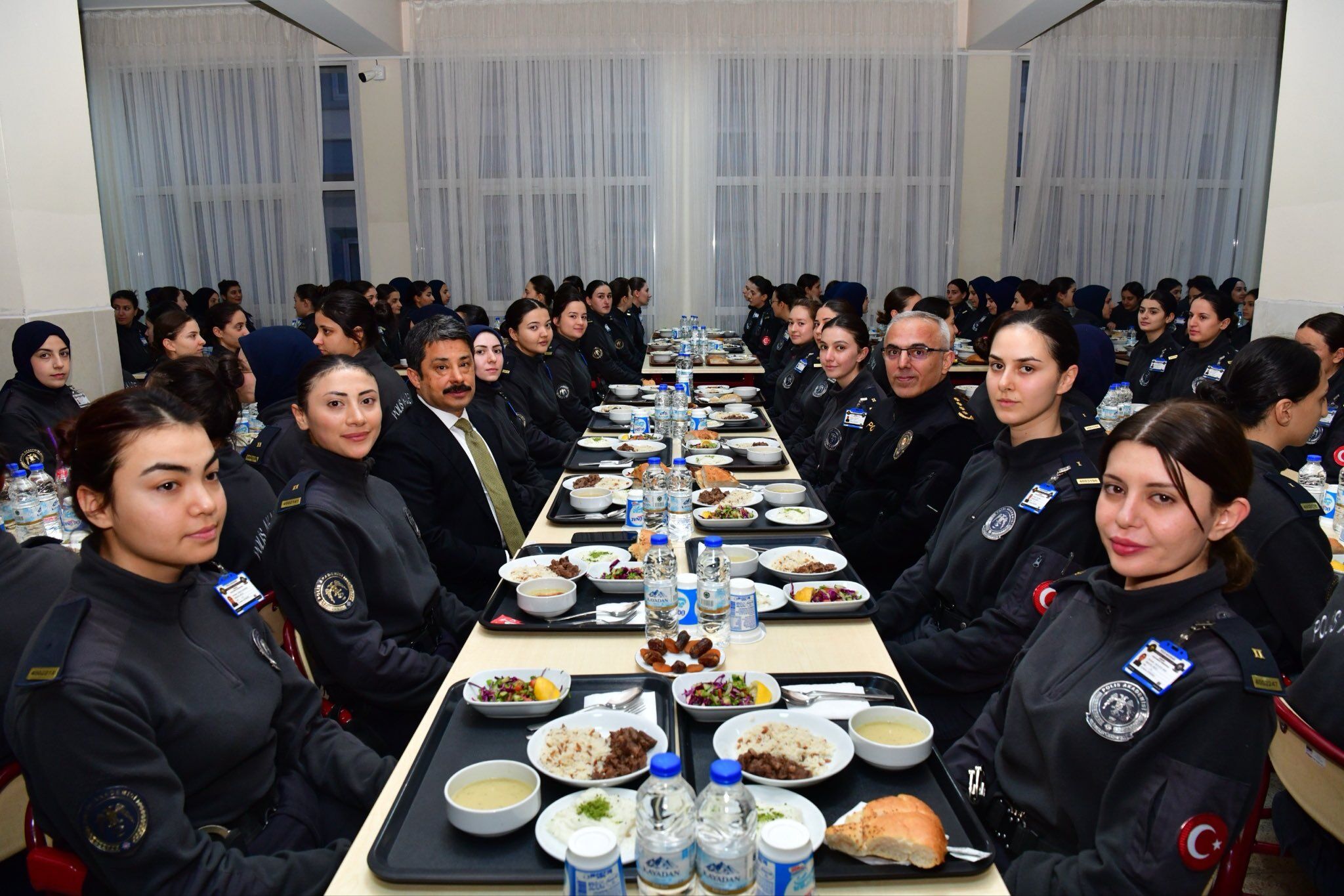 Vali Demiryürek, Geleceğin Polisleriyle İftar Sofrasında Buluştu1
