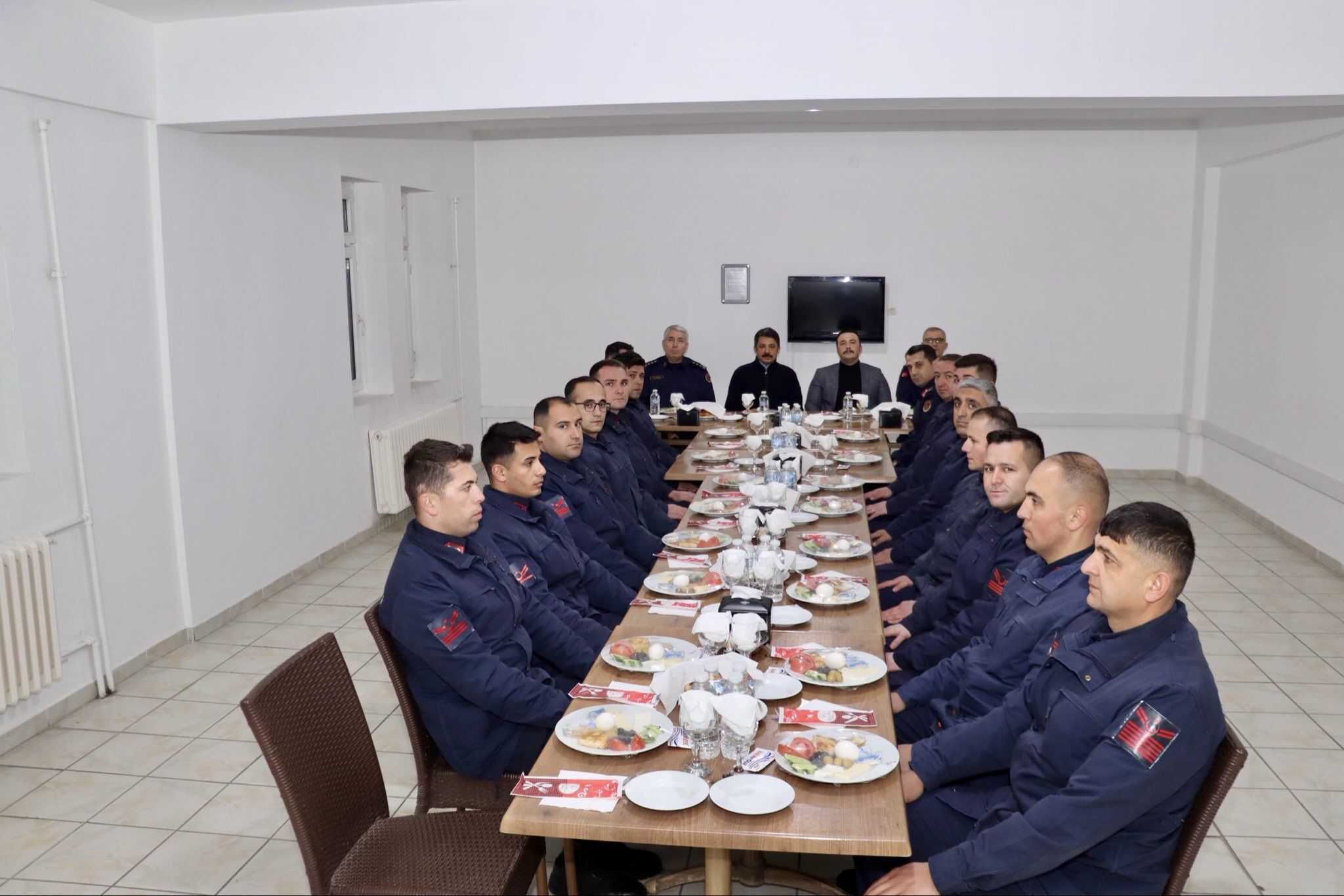 Vali Demiryürek, Sahurda Askerle, İftarda Koruyucu Ailelerle3