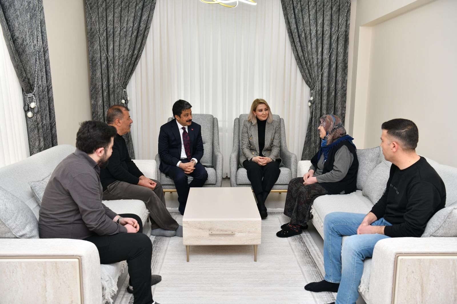 Vali Demiryürek Ve Eşi, Şehit Aileleriyle Buluştu1