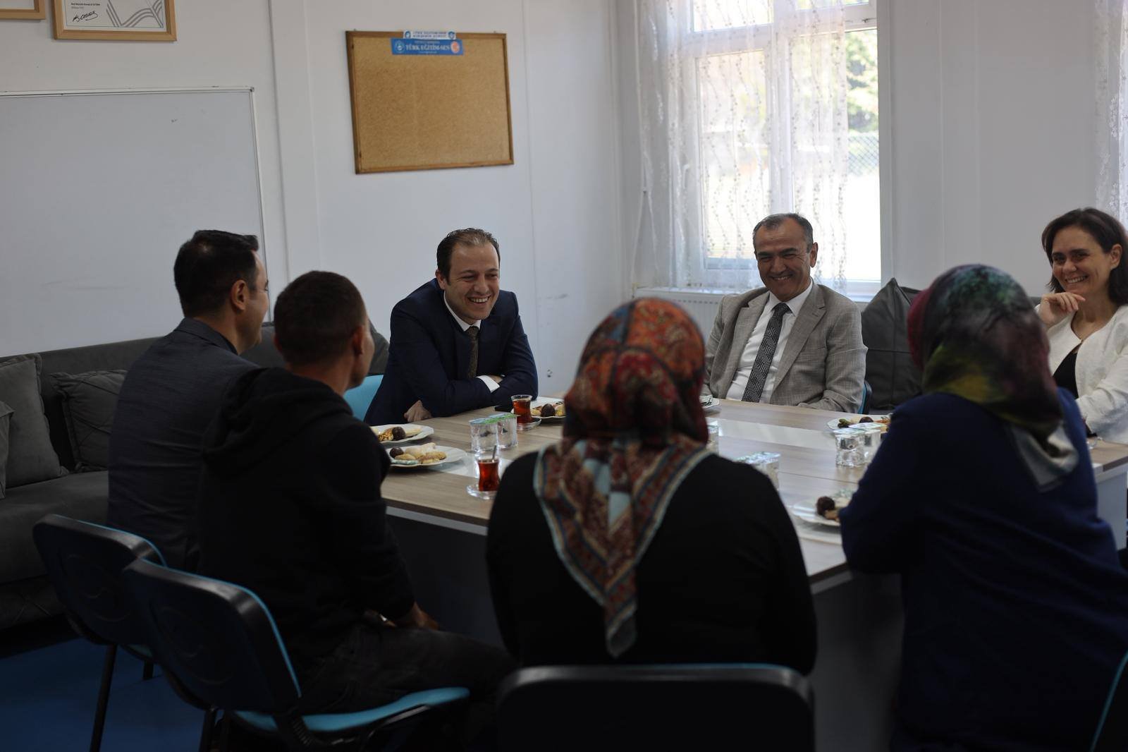 Kaymakam Tok, Miniklerle Buluştu3