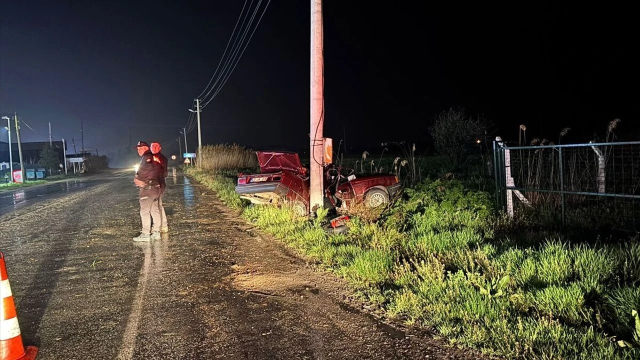 Otomobil Beton Direğe Çarptı: 1 Ölü, 1 Yaralı!