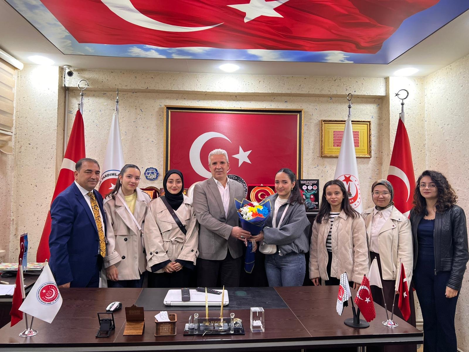 Kırşehir’de öğrencilerden Şehitler Haftası’na anlamlı ziyaret