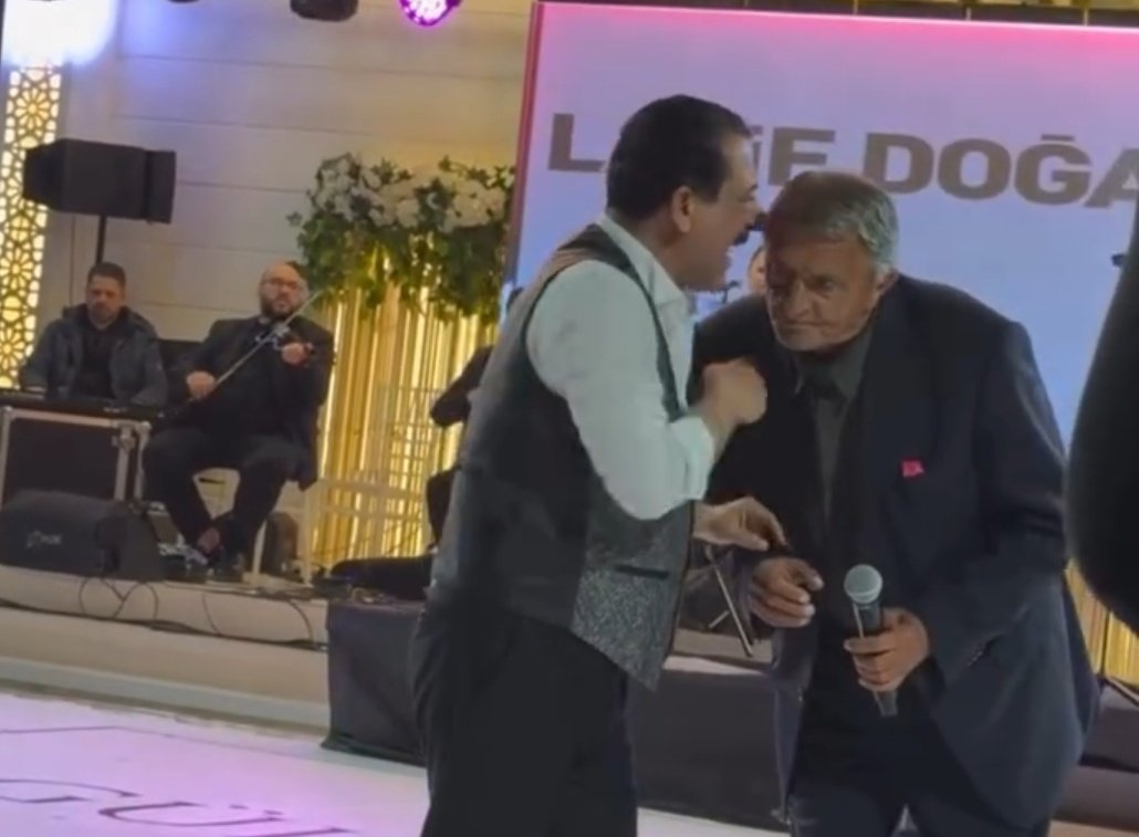 Ayvaz’ın Ali, Latif Doğan sahnesinde kastı kavurdu