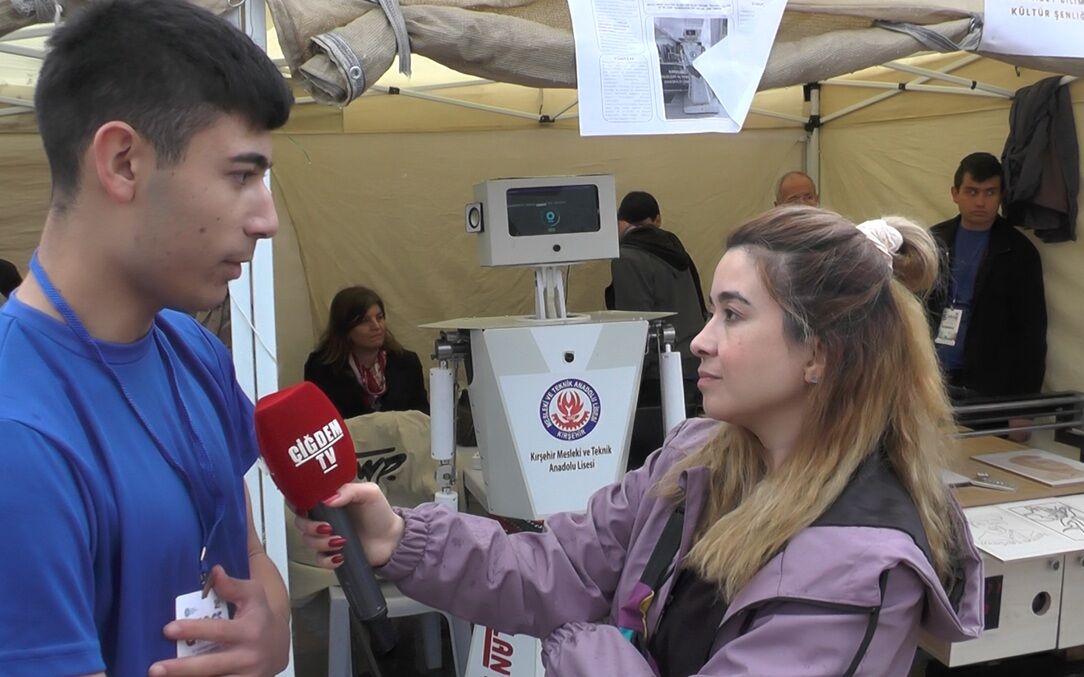 Hem Şed Kuşandı Hem Teknolojiyi Yakaladı
