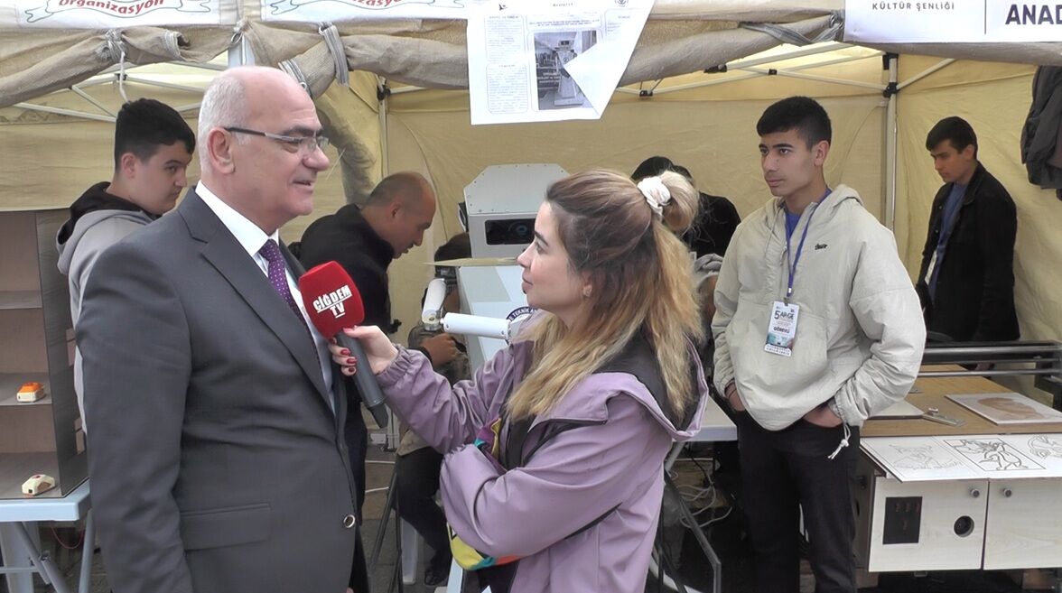 Hem Şed Kuşandı Hem Teknolojiyi Yakaladı4