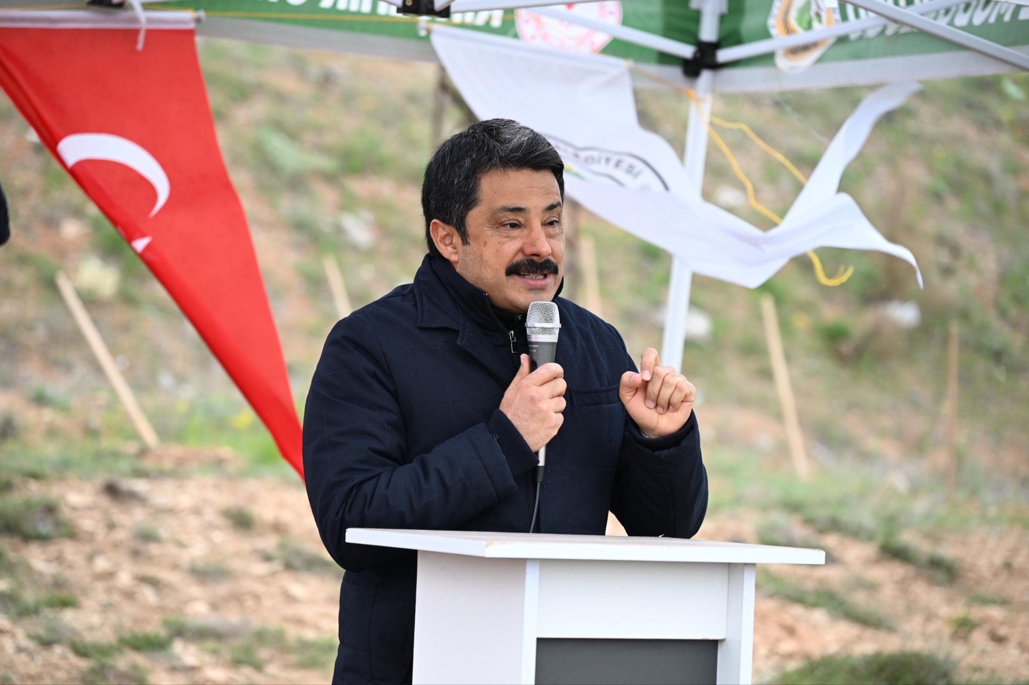 Kırşehir’de Yağmur Altında 600 Fidan Toprakla Buluştu