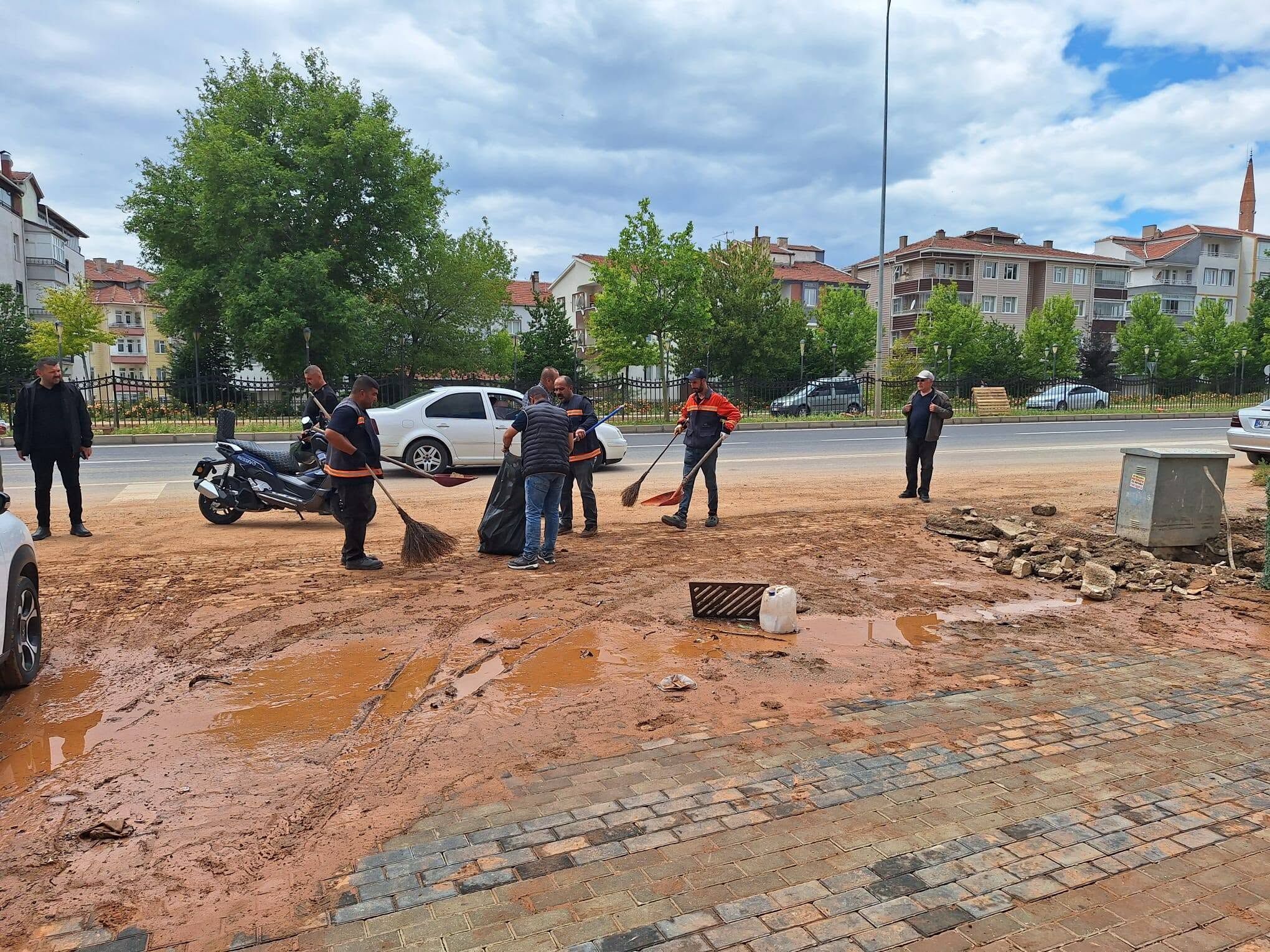 Chp Heyetinden Sel Baskını Sonrası Esnafa Destek 7