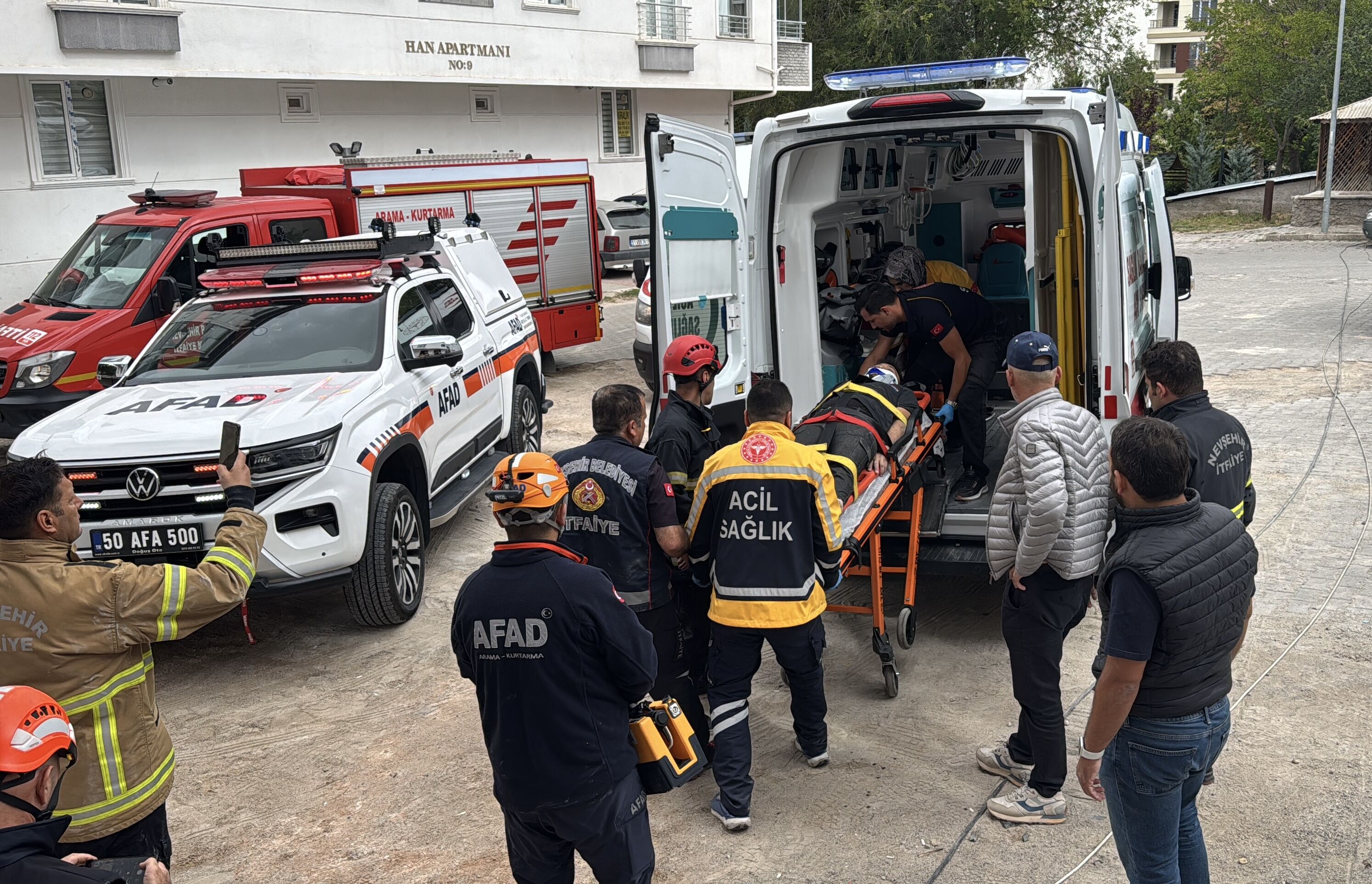 İnşaatta Korkutan İş Kazası: Asansör Boşluğuna Düşen 2 İşçi Yaralandı