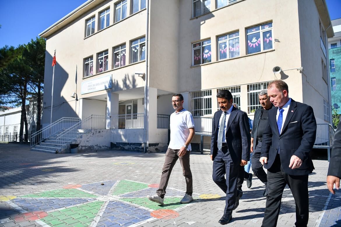 İl Milli Eğitim Müdürlüğü’nü Ziyaret Ederek İl Müdürümüz Sn. Yusuf Yasin Gülşen Ve Şube Müdürler (1)