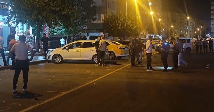 Kurşunların Hedefi Oldular! 3 Kişi Yaralandı