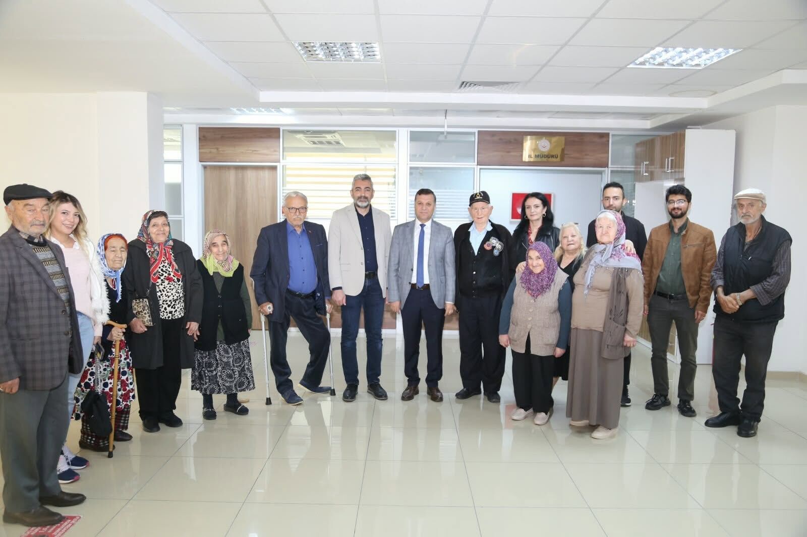 Huzurevi Sakinlerinden Aile ve Sosyal Hizmetler İl Müdürü Bilgiç’e Ziyaret