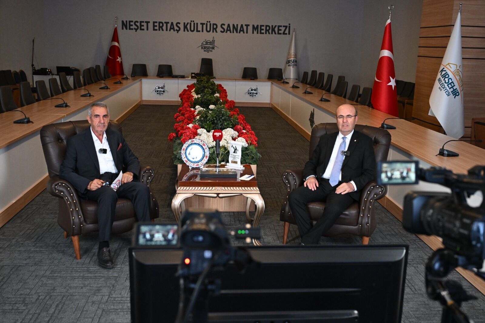 Başkan Ekicioğlu, Çiğdem Haber’de gündeme damga vurdu: Kırşehir’in geleceğinden siyasete dikkat çeken mesajlar!