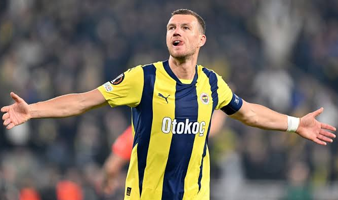 Edin Dzeko Kimdir? Edin Dzeko Milli Takımı Bıraktı mı, Futbolu Bırakıyor mu?